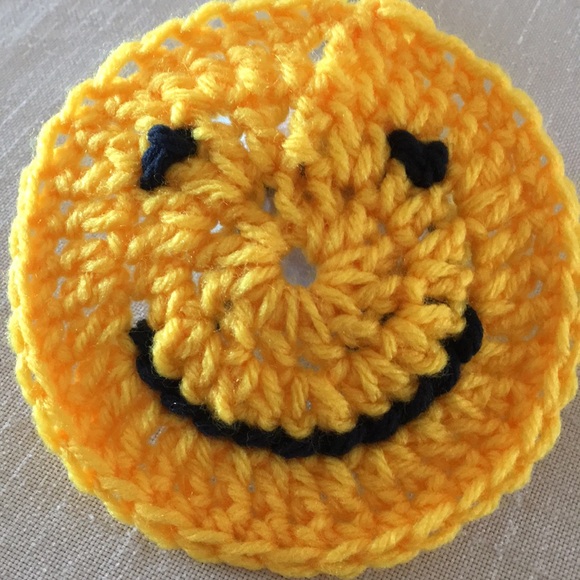 Happy Face Coaster Crochet Yellow Black Hand Crafted - Picture 1 of 3